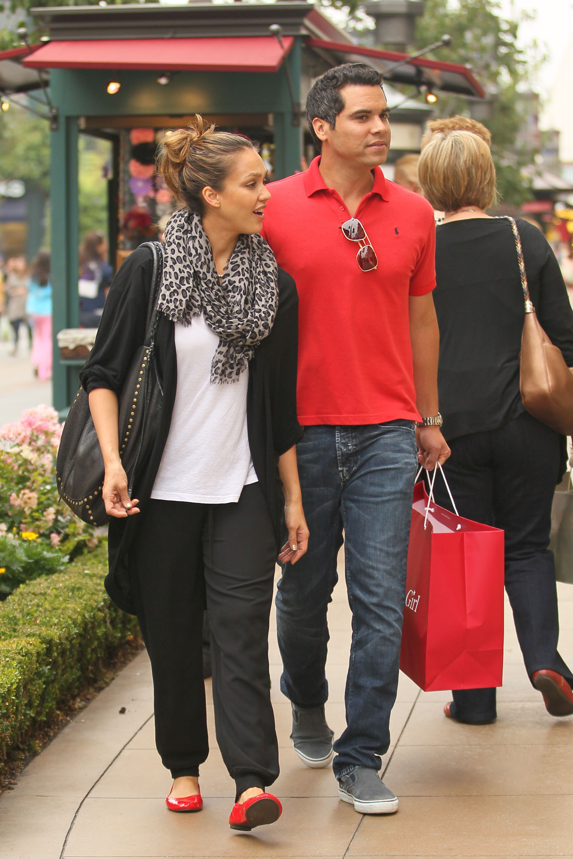 Jessica Alba and Cash Warren go shopping at The Grove | Picture 85948